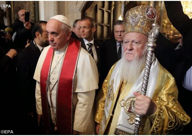 εικόνα άρθρου: Πάπας Φραγκίσκος και Οικουμενικό Πατριαρχείο στο δρόμο προς το κοινό Πάσχα και την ανίερη «ένωση»